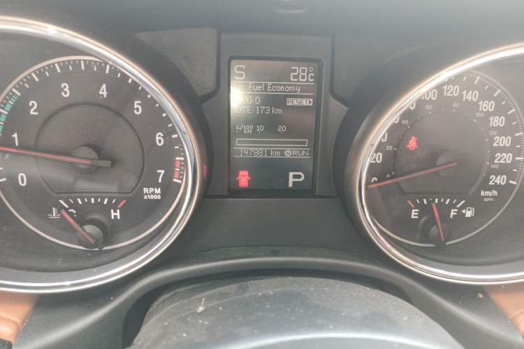 Used Jeep Grand Cherokee 2012 3.6L Flagship Prestige Edition Odometer Close Up