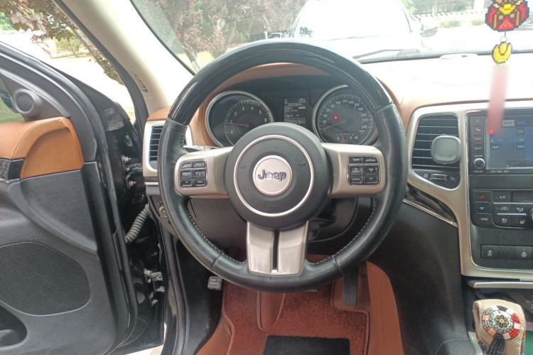 Used Jeep Grand Cherokee 2012 3.6L Flagship Prestige Edition Steering Wheel
