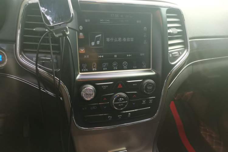 Used Jeep Grand Cherokee 2013 3.6L Comfort Navigation Edition Audio And AC Panel