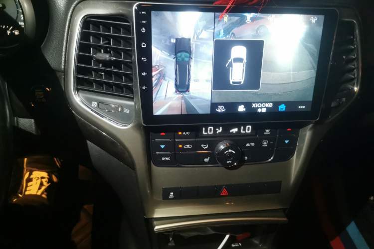 Used Jeep Grand Cherokee 2013 3.6L Comfort Edition Audio And AC Panel