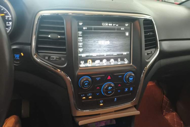 Used Jeep Grand Cherokee 2013 3.6L Comfort Edition Audio And AC Panel