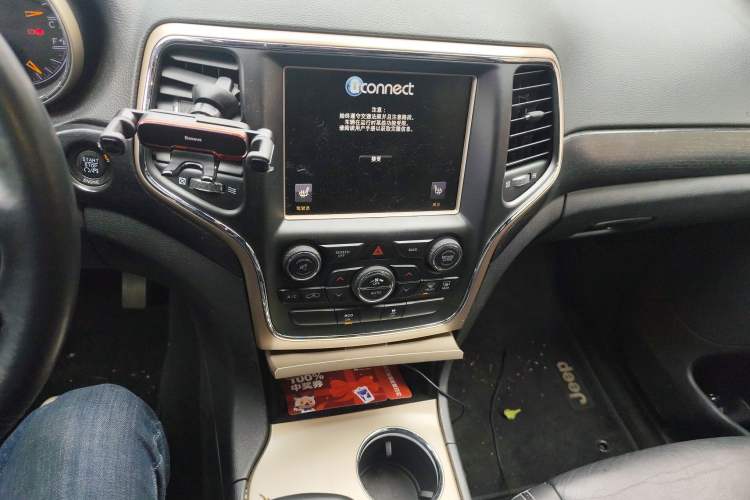Used Jeep Grand Cherokee 2013 3.6L Comfort Edition Audio And AC Panel