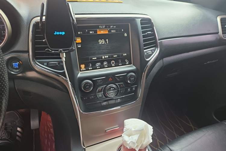 Used Jeep Grand Cherokee 2013 3.6L Comfort Edition Audio And AC Panel