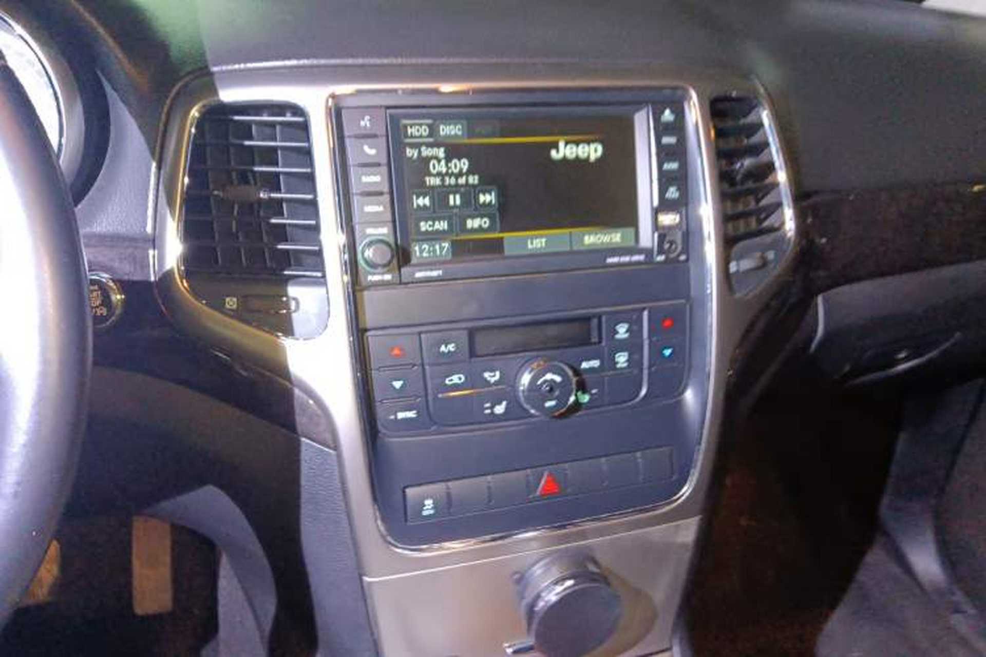 Used Jeep Grand Cherokee 2013 3.6L Comfort Edition Audio And AC Panel
