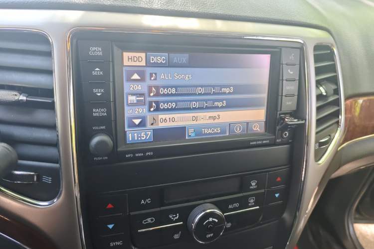 Used Jeep Grand Cherokee 2013 3.6L Comfort Navigation Edition Audio And AC Panel