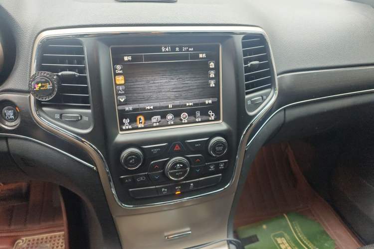 Used Jeep Grand Cherokee 2013 3.6L Luxury Navigation Edition Audio And AC Panel