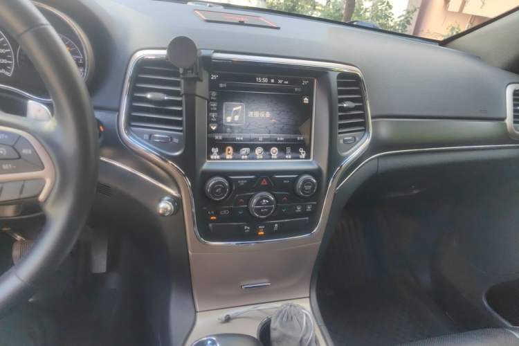 Used Jeep Grand Cherokee 2013 3.6L Luxury Navigation Edition Audio And AC Panel