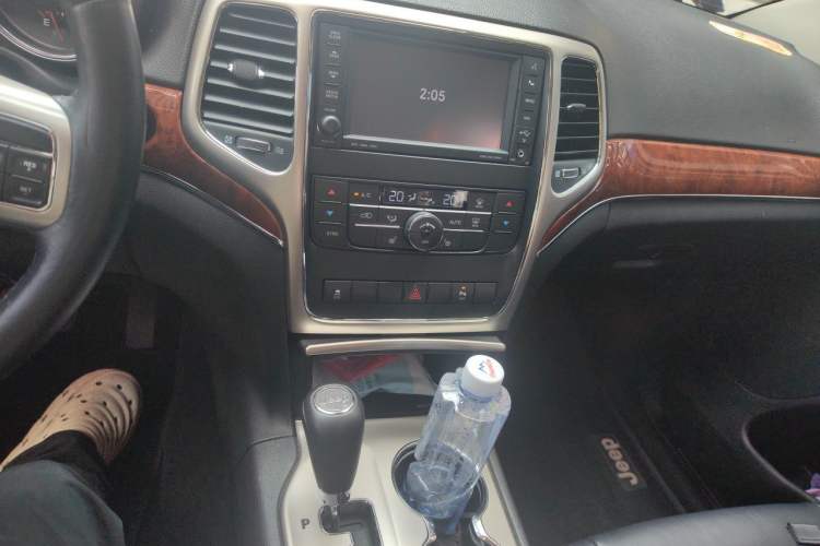 Used Jeep Grand Cherokee 2013 3.6L Comfort Navigation Edition Audio And AC Panel