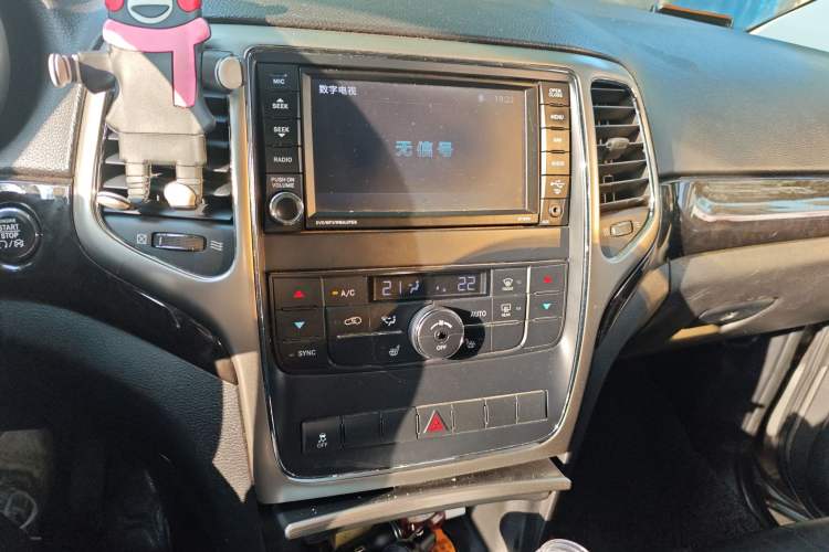 Used Jeep Grand Cherokee 2013 3.6L Comfort Edition Audio And AC Panel