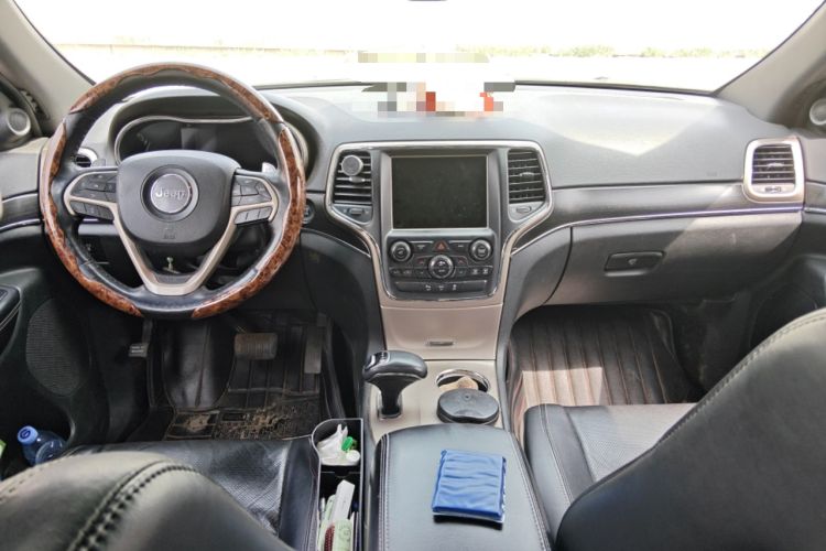 Used Jeep Grand Cherokee 2013 3.6L Luxury Navigation Edition Center Console