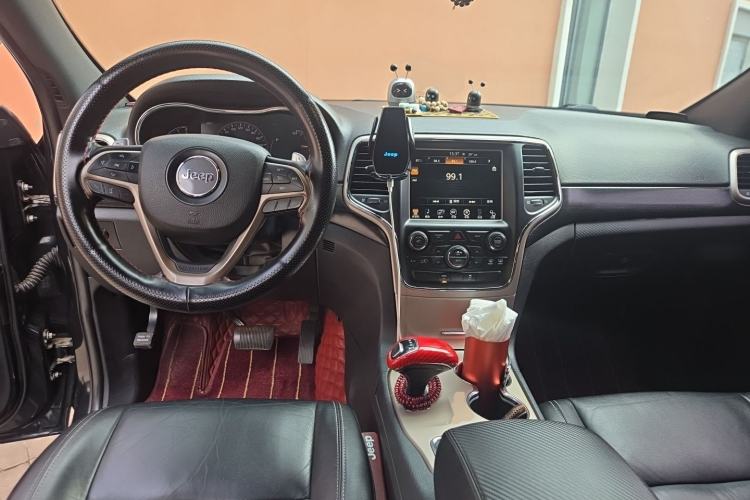 Used Jeep Grand Cherokee 2013 3.6L Comfort Edition Center Console