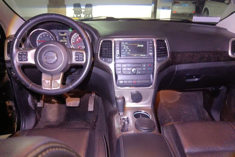 Used Jeep Grand Cherokee 2013 3.6L Comfort Edition Center Console