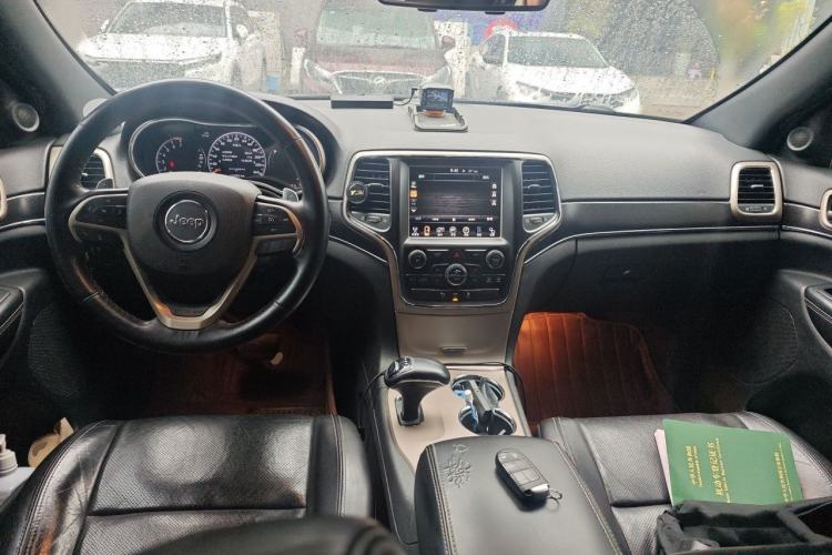 Used Jeep Grand Cherokee 2013 3.6L Luxury Navigation Edition Center Console