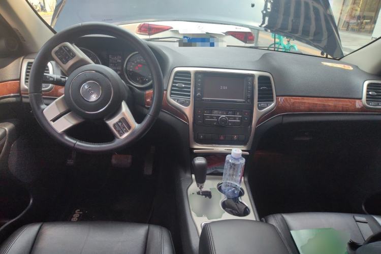 Used Jeep Grand Cherokee 2013 3.6L Comfort Navigation Edition Center Console
