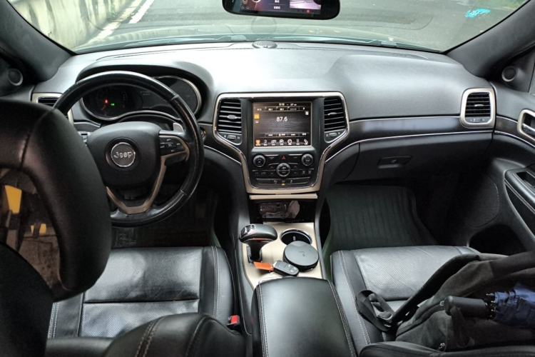 Used Jeep Grand Cherokee 2013 3.6L Luxury Navigation Edition Center Console