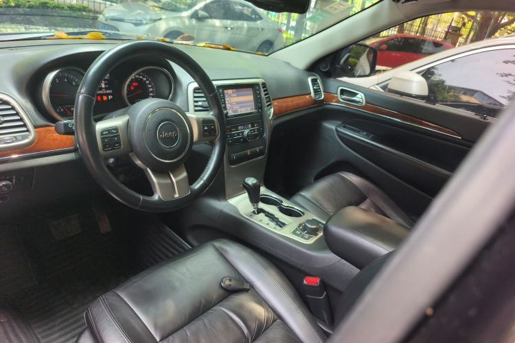 Used Jeep Grand Cherokee 2013 3.6L Comfort Navigation Edition Center Console