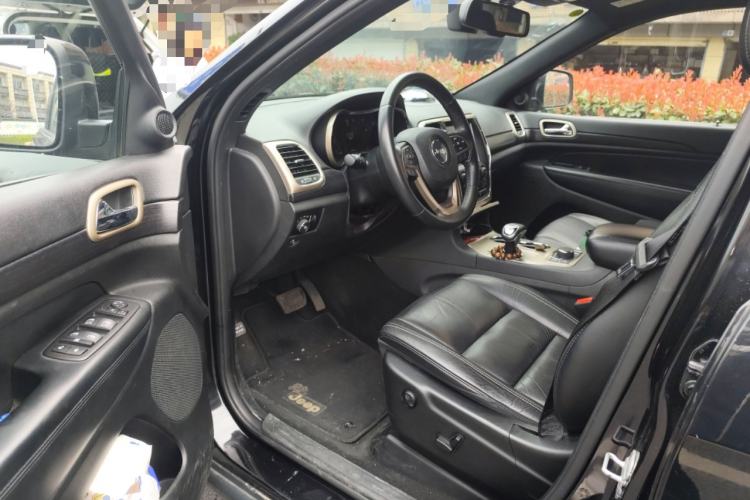 Used Jeep Grand Cherokee 2013 3.6L Comfort Edition Driver Seat