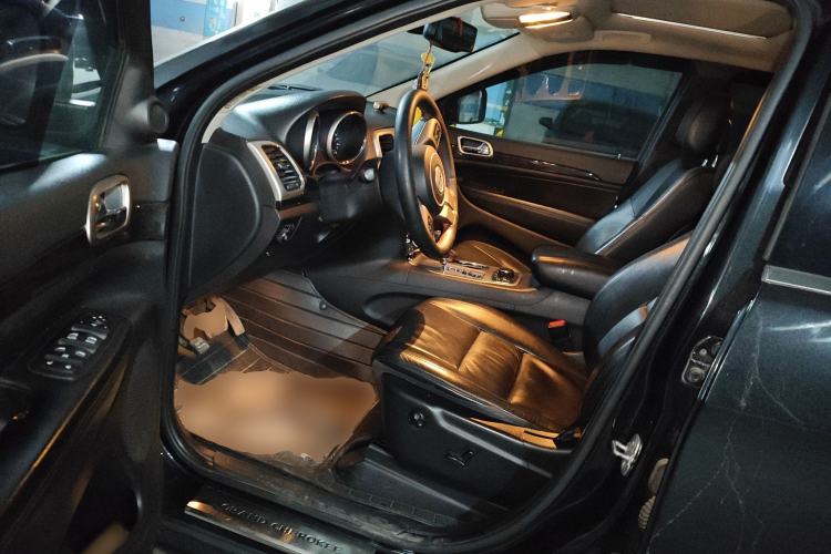 Used Jeep Grand Cherokee 2013 3.6L Comfort Edition Driver Seat