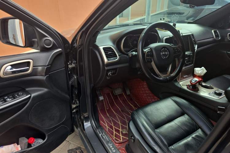 Used Jeep Grand Cherokee 2013 3.6L Comfort Edition Driver Seat
