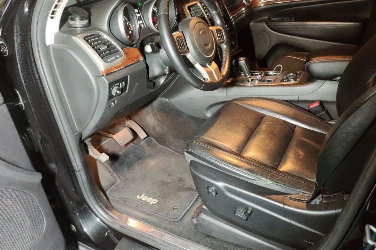 Used Jeep Grand Cherokee 2013 3.6L Luxury Navigation Edition Driver Seat