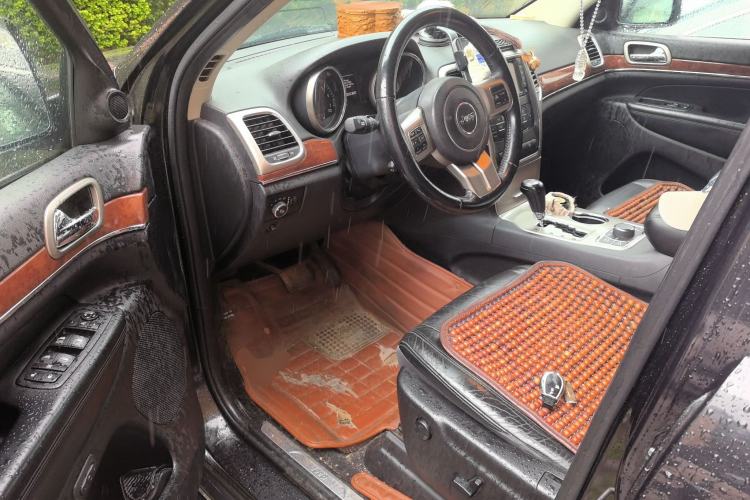 Used Jeep Grand Cherokee 2013 3.6L Luxury Navigation Edition Driver Seat