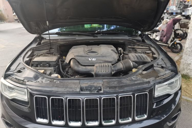 Used Jeep Grand Cherokee 2013 3.6L Comfort Navigation Edition Engine Bay