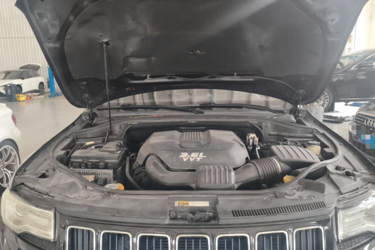 Used Jeep Grand Cherokee 2013 3.6L Comfort Edition Engine Bay