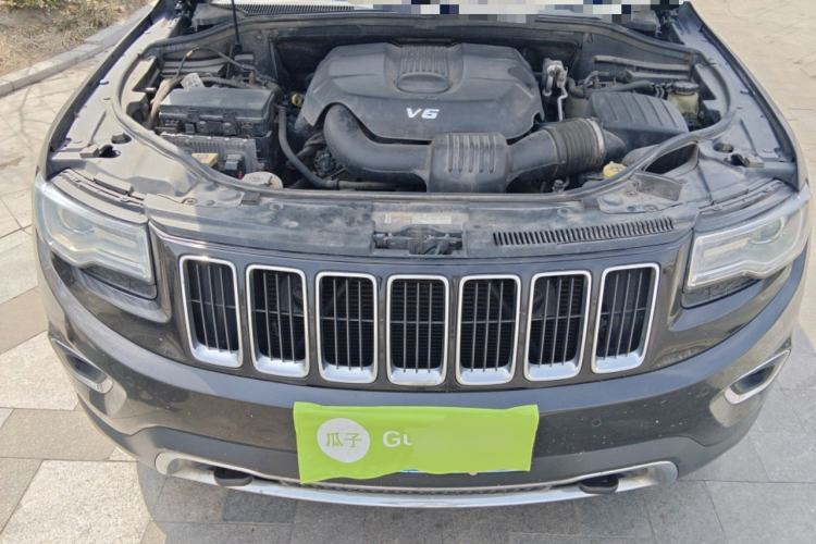 Used Jeep Grand Cherokee 2013 3.6L Luxury Navigation Edition Engine Bay