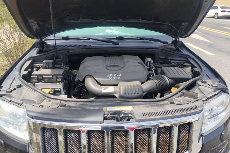 Used Jeep Grand Cherokee 2013 3.6L Comfort Edition Engine Bay
