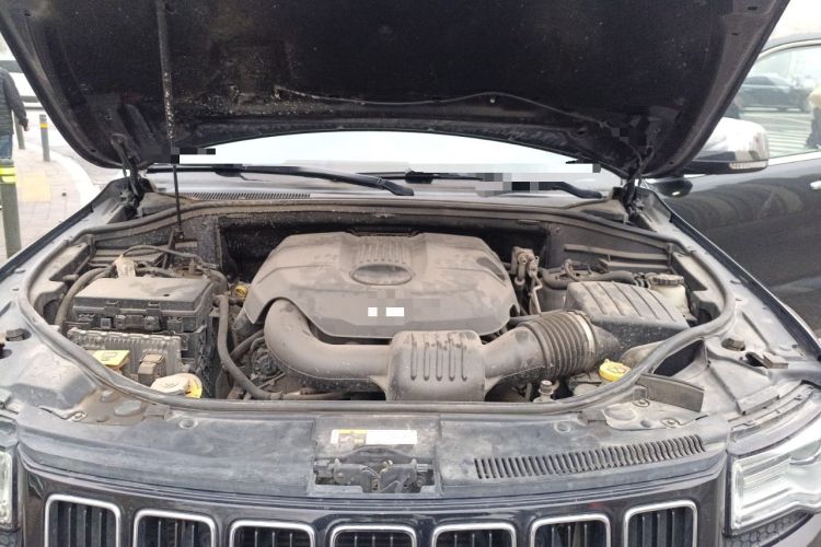 Used Jeep Grand Cherokee 2013 3.6L Luxury Navigation Edition Engine Bay