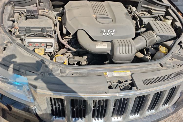Used Jeep Grand Cherokee 2013 3.6L Comfort Navigation Edition Engine Bay