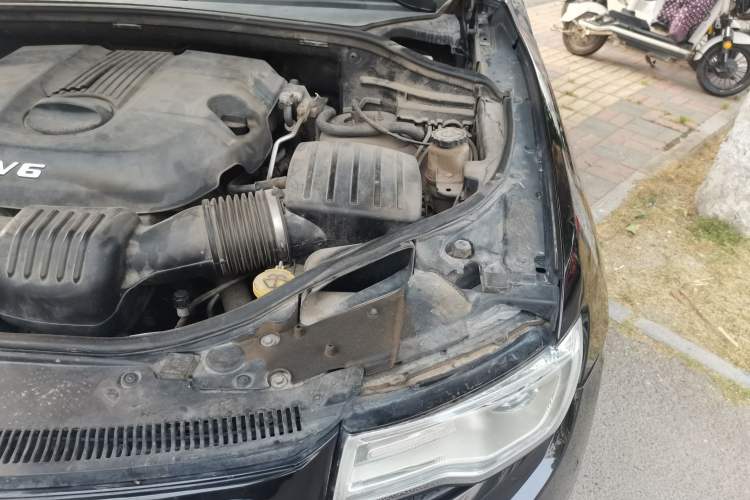 Used Jeep Grand Cherokee 2013 3.6L Comfort Navigation Edition Engine Bay Left