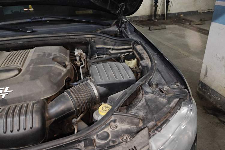 Used Jeep Grand Cherokee 2013 3.6L Comfort Edition Engine Bay Left