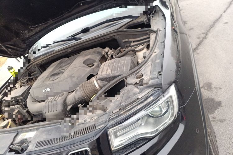 Used Jeep Grand Cherokee 2013 3.6L Luxury Navigation Edition Engine Bay Left