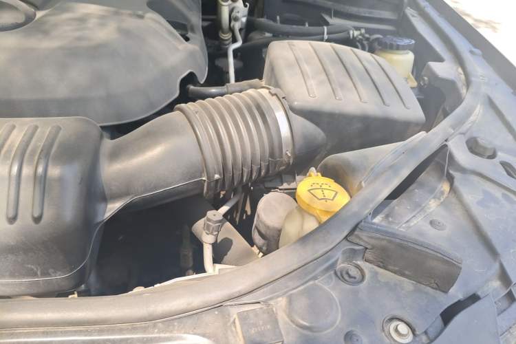 Used Jeep Grand Cherokee 2013 3.6L Comfort Navigation Edition Engine Bay Left