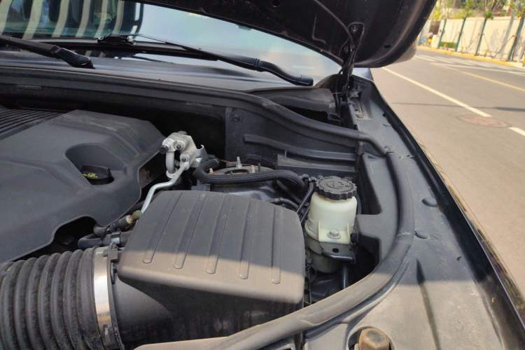 Used Jeep Grand Cherokee 2013 3.6L Comfort Navigation Edition Engine Bay Left