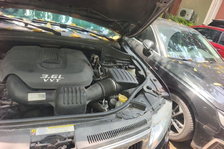 Used Jeep Grand Cherokee 2013 3.6L Comfort Navigation Edition Engine Bay Left