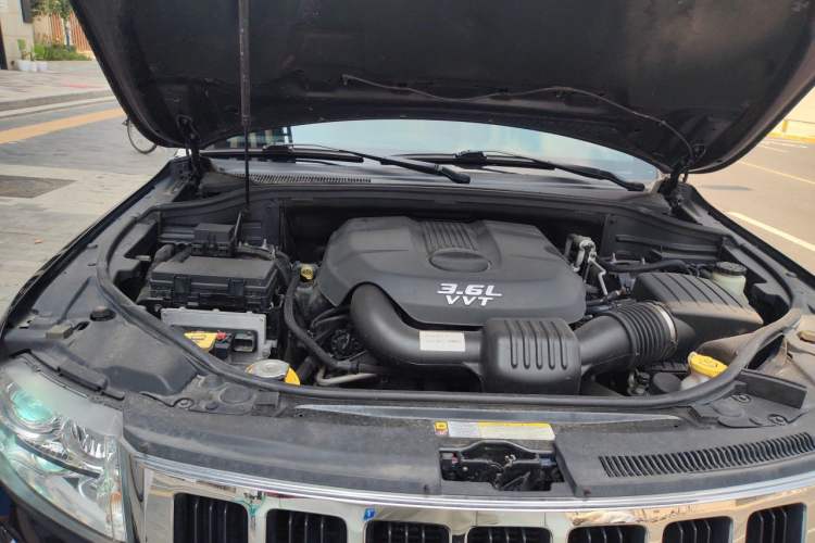Used Jeep Grand Cherokee 2013 3.6L Comfort Navigation Edition Engine Bay
