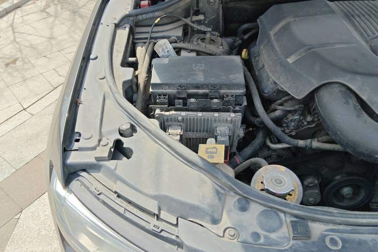 Used Jeep Grand Cherokee 2013 3.6L Luxury Navigation Edition Engine Bay Right