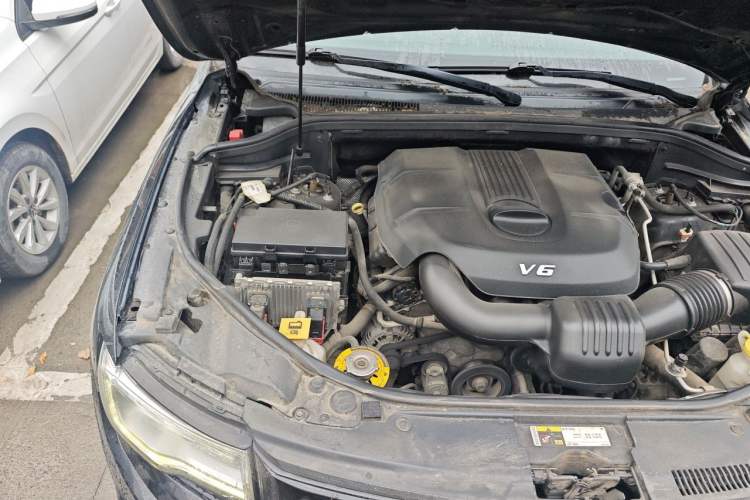 Used Jeep Grand Cherokee 2013 3.6L Luxury Navigation Edition Engine Bay Right