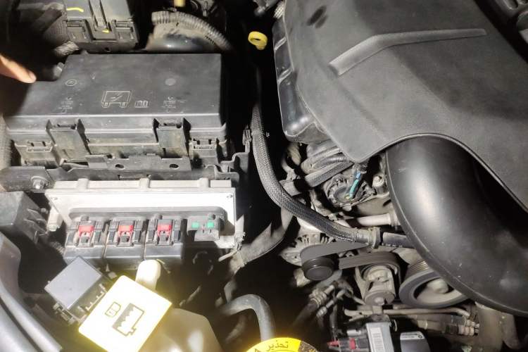 Used Jeep Grand Cherokee 2013 3.6L Luxury Navigation Edition Engine Bay Right