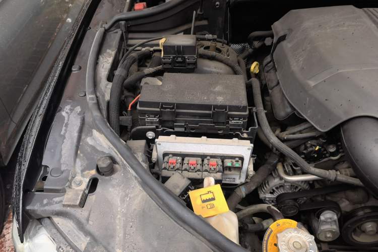 Used Jeep Grand Cherokee 2013 3.6L Luxury Navigation Edition Engine Bay Right