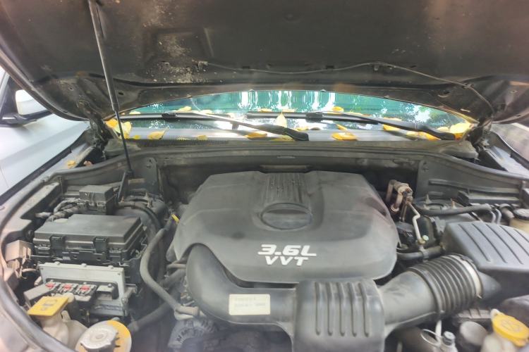 Used Jeep Grand Cherokee 2013 3.6L Comfort Navigation Edition Engine Bay