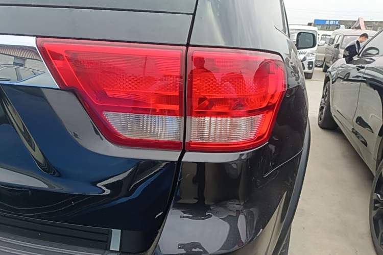 Used Jeep Grand Cherokee 2013 3.6L Comfort Navigation Edition Exterior 3