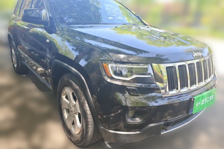 Used Jeep Grand Cherokee 2013 3.6L Comfort Navigation Edition Front Right 45 Deg