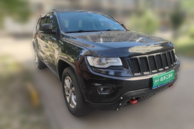 Used Jeep Grand Cherokee 2013 3.6L Luxury Navigation Edition Front Right 45 Deg