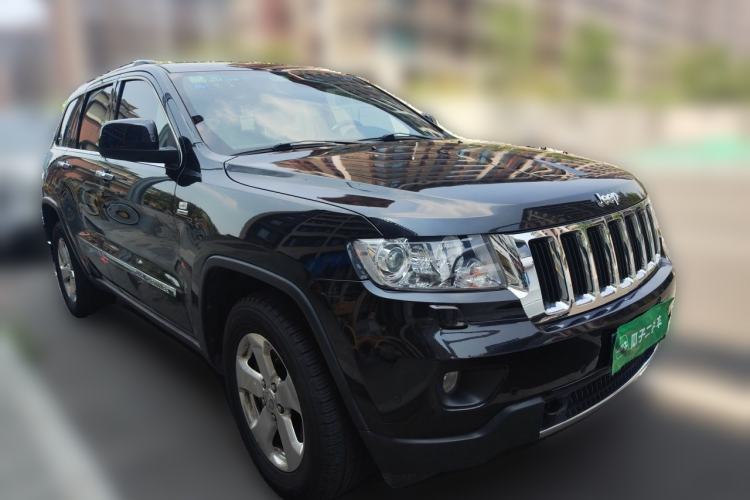 Used Jeep Grand Cherokee 2013 3.6L Comfort Navigation Edition Front Right 45 Deg