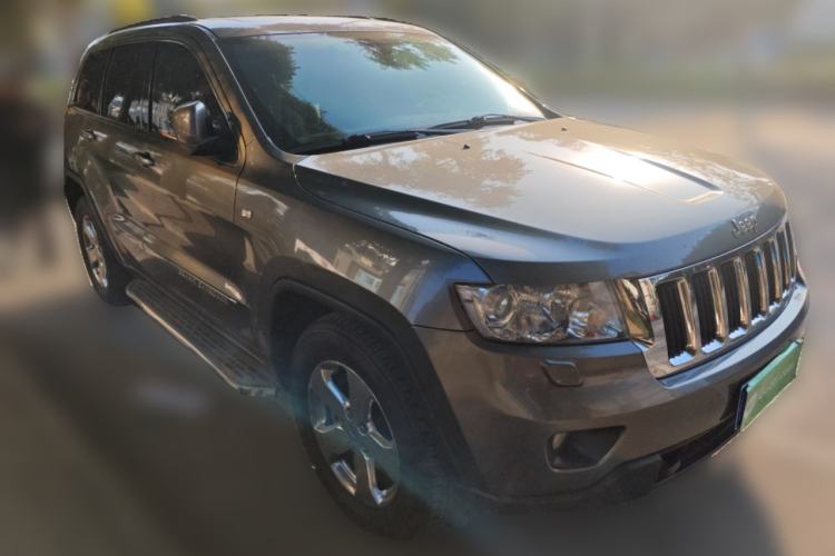Used Jeep Grand Cherokee 2013 3.6L Comfort Edition Front Right 45 Deg