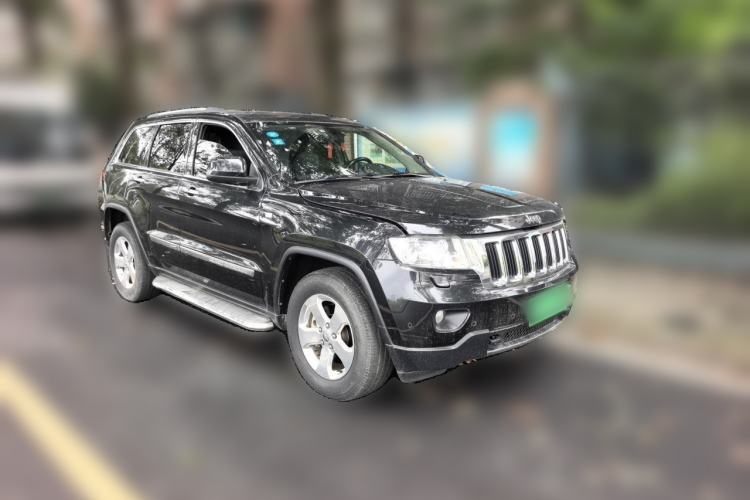 Used Jeep Grand Cherokee 2013 3.6L Comfort Navigation Edition Front Right 45 Deg