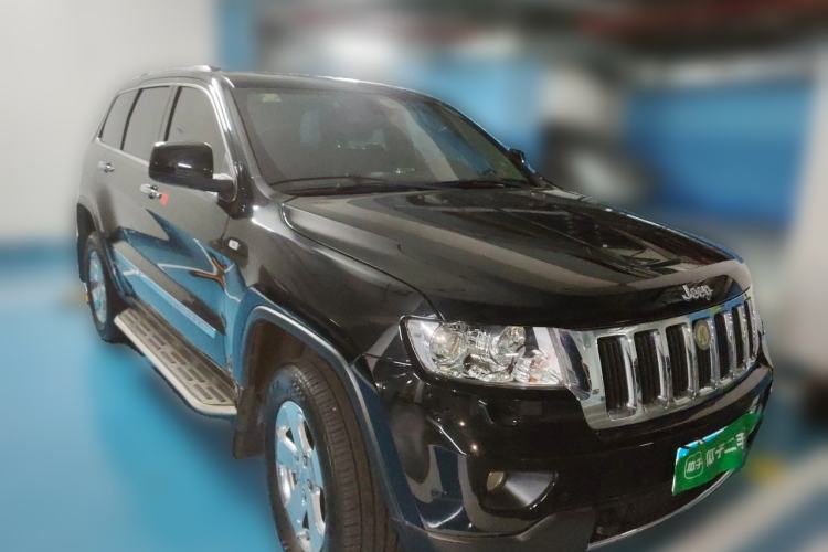 Used Jeep Grand Cherokee 2013 3.6L Luxury Navigation Edition Front Right 45 Deg